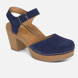 NIB AETREX NAVY FINLEY 10